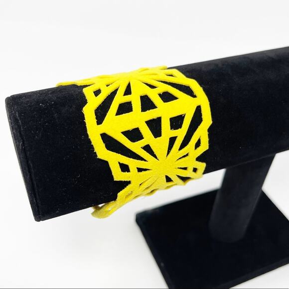 URBAN LACE Crystalline Vegan Ultra Suede Bracelet - Picture 4 of 6